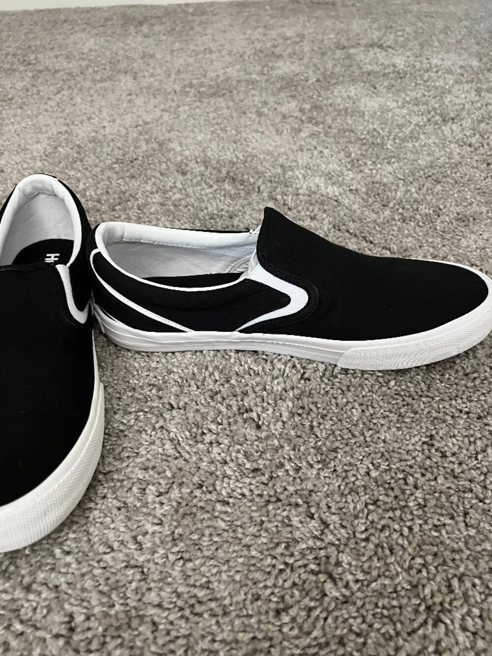 Hurley Women's Sneaker Black/Pink NWT - Picture 3 of 6